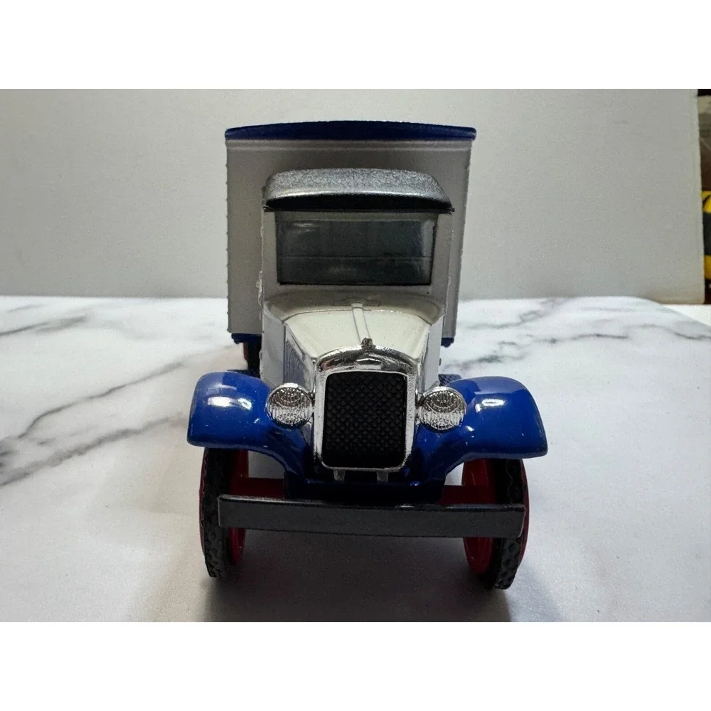ERTL 1931 Hawkeye True Value Delivery Truck Bank + key 1:34 10th Anniversary